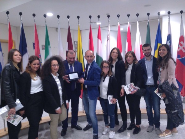 Fulvio Martusciello con i giovani di Forza Italia in visita al Parlamento Europeo